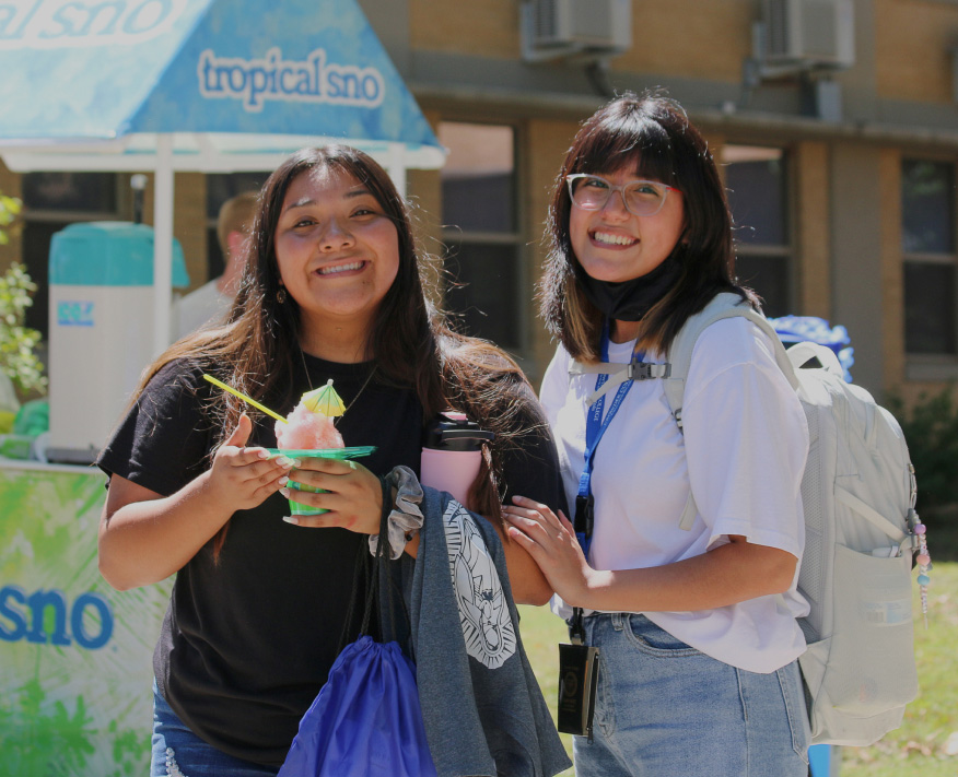 Students getting tropical sno on campus