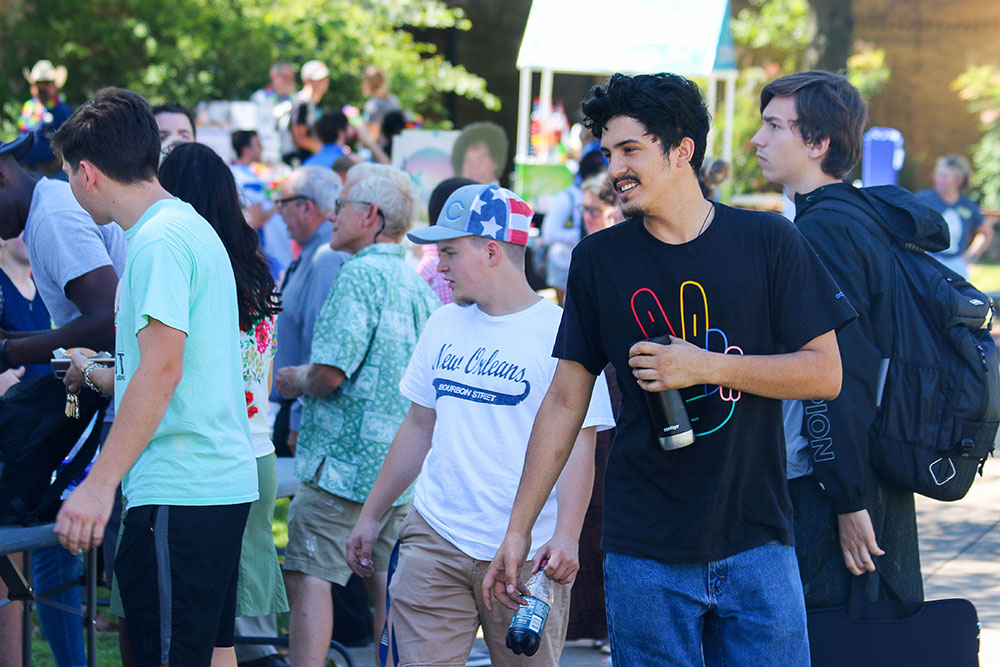 Students outside at a Crowder College campus event